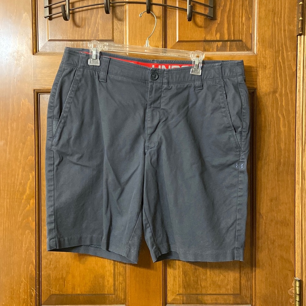 Men’s 38W Under Armour golf shorts